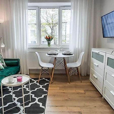 Bezagenta Mozart4 2 Room Easy Transit To City Wifi Warschau Buitenkant foto